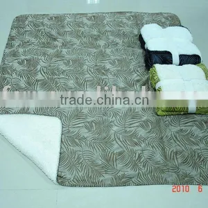 100% Polyester Knit Embossed Short Fur With Berber Throw thumbnail-1