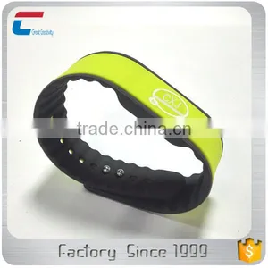 Bicolor Laser Serial UID Number Printing Silicone NTAG213 Wristband thumbnail-3