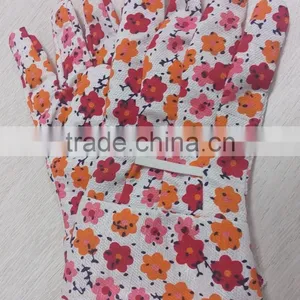 DDSAFETY Red Dots On Palm Flower Design Back Band Cuff Garden Gloves thumbnail-2