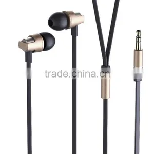 OEM In-ear Earphone With MIC in Cellphone Accessories thumbnail-2