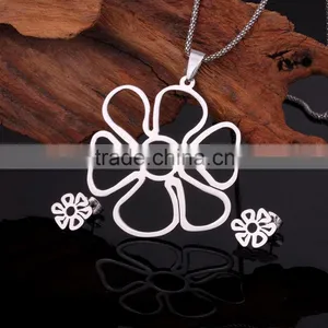 Rose Flower Shaped Rosary Pendant Necklace Jewelry thumbnail-2