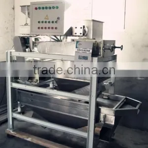 High Efficiency Peanut Kernel Cutting Machine/peanut Particle Cutting Machine/ Nut Cutting Machine thumbnail-1