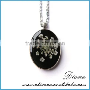 Low MOQ Resin Real Flower Necklace Herbarium Pendant thumbnail-2
