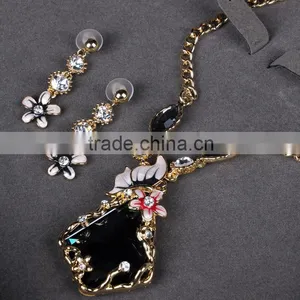 Korean Jewelry Set Rhombus Crystal Long Joker Sweater Chain Necklace Set Beautiful Necklace Set thumbnail-3