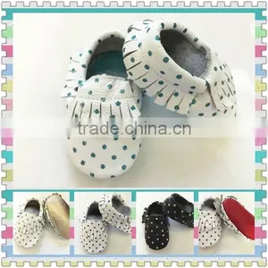 2015 Wholesale Baby Christmas Baby Shoes Finger Toe Shoes for Wholesaler Italian thumbnail-1