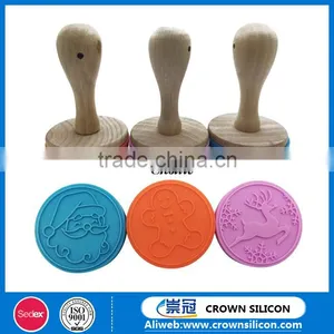 Best Price Christmas Silicone Cookie Biscuit Stamps With Wood Handle thumbnail-3