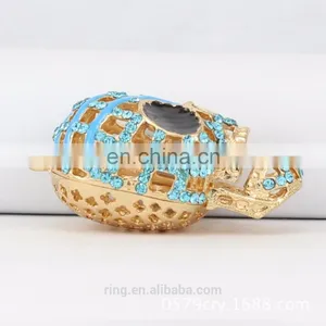 Ally Express Cheap Wholesale Rhinestone Skull Shape Halloween Keychain thumbnail-4