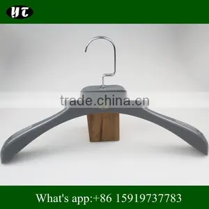 FP-869 Grey Plastic Hanger for Clothes thumbnail-1