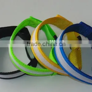 2016 Hot Selling Glowing LED Flashing LED Bangles & Glowing LED Bracelets thumbnail-2