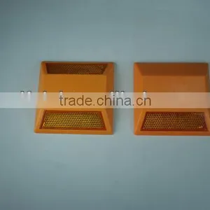 High Strength Reflective Plastic Road Studs thumbnail-1