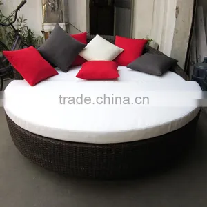 00 Outdoor Furniture Comfortable Round Handmade Rattan Garden Sunbed Sofa Bed YPS058 thumbnail-1