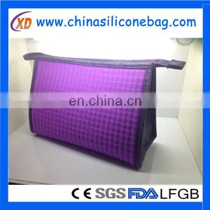 China Factory Low-priced Beautiful Silicone Makeup Bag thumbnail-2