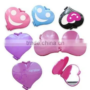 Lovely Plastic Compact Mirror With Heart Shape Special for Girls thumbnail-1