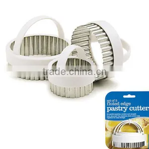CC-0989 3-Piece Bakeware Cookie Cutter With Handle thumbnail-1