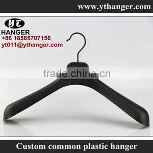 IMY-465 Black Thick Plastic Hanger for Fur Coat thumbnail-2