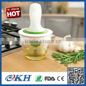 KH Quick Delivery Time Non-toxic Brush With Oil Dispenser thumbnail-1