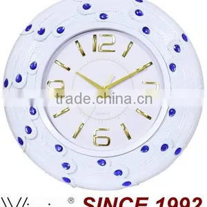 Home Goods Plastic Round Wall Clock thumbnail-2