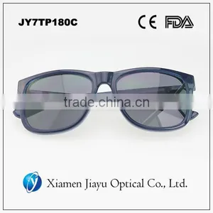 Cheap Classic Polarized (or PC) Sunglasses for Unisex With Custom Logo thumbnail-2