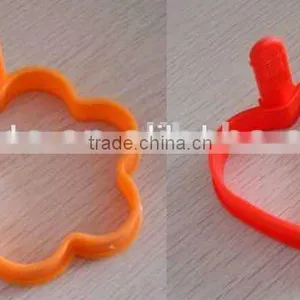 FDA Shaped SILICONE EGG RING PANCAKE RING thumbnail-1