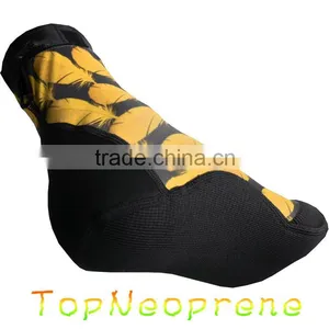 TopNeoprene China OEM Factory Custom Logo Neoprene Beach Sand Socks thumbnail-1