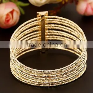 Vogue Metal Silver Wire Surrounds Flower Weaving Opening Bracelet thumbnail-5