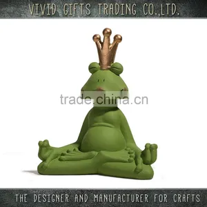 Custom Ceramic Porcelain Gold Crown Sitting Frog Garden Decoration thumbnail-1