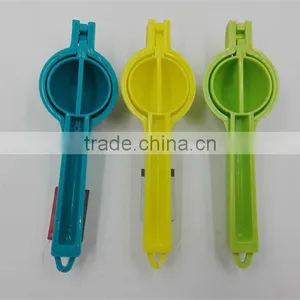 High Quality Plastic Kitchen Garlic Press thumbnail-4