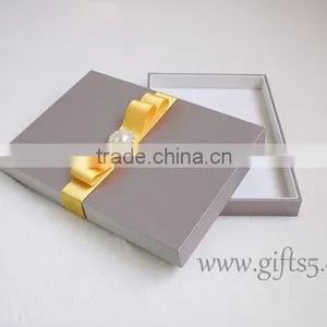 Fancy Wedding Invitation Gift Box With Ribbon thumbnail-3