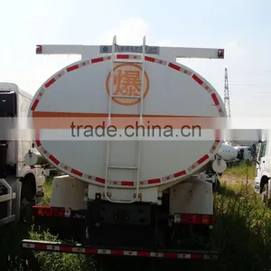 High-quality HOWO Oil Tank Transporting Truck 10 Wheels thumbnail-4