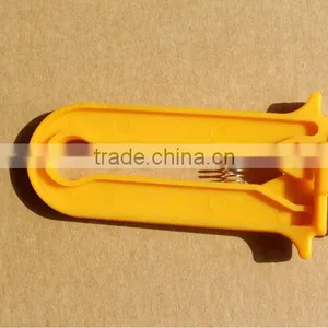 Plastic Handle Wire Stretcher for Beekeeping thumbnail-2