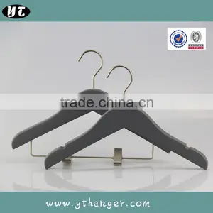 HA6879 Plastic Kids Clothes Hanger Baby Suits Hanger With Clips thumbnail-3