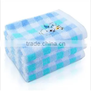 Pure Cotton Yarn Dyed Jacquard Bear Embroidery Face Towel Wholesale thumbnail-1