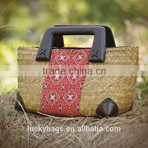 Hot Selling Beautiful Beach Bag Plastic Handle Thailand Straw Bag thumbnail-1