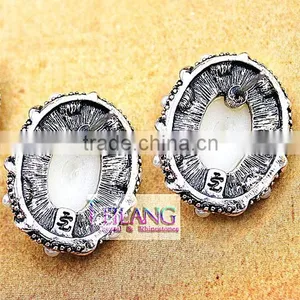 Oval Borders Alloy Earrings Set In Pearl Stud Earrings thumbnail-3