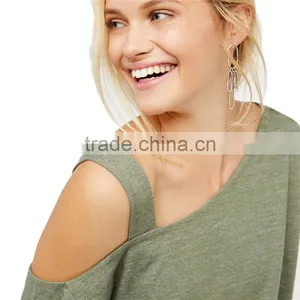 2017 OEM Women Daliy Clothing Comfy One Cold Shoulder Loose Blouse thumbnail-4
