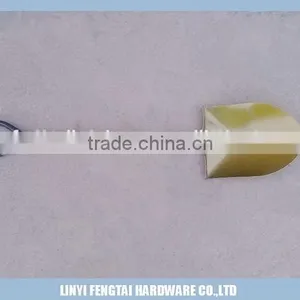 Truper Short Wooden Handle Round Shovel thumbnail-1