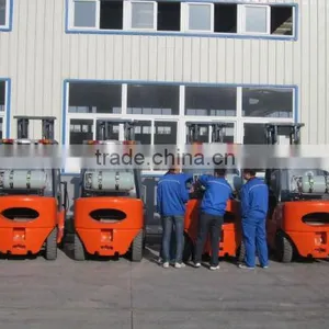2 Ton LPG Forklift Truck thumbnail-1