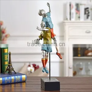 New Design Resin Football Player Desk Decoration Accessory thumbnail-2