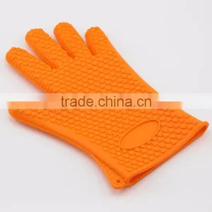Heart Shaped Orange Silicone Oven Mitt thumbnail-2