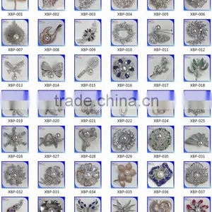 China Wholesale Fashion Pearl Rhinestone Brooch For Wedding Invitations thumbnail-3