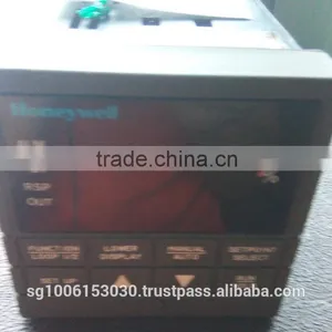 Honeywell UDC 3300 Temperature Controller thumbnail-1