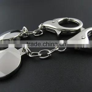 New Design Romantic Heart Keychain 2 Pieces Broken Heart Shaped Keychain For Couples Best Gift thumbnail-4