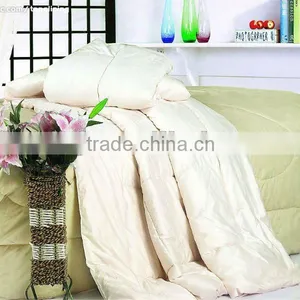 100 % Polyester Micro Fabric Quilt thumbnail-1