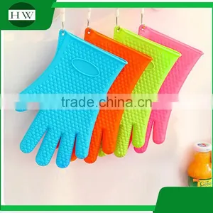 Kitchen Non-stick Cartoon Pig Silicone Bbq Baking Grill Heat Resistant Oven Finger Glove Gloves thumbnail-1