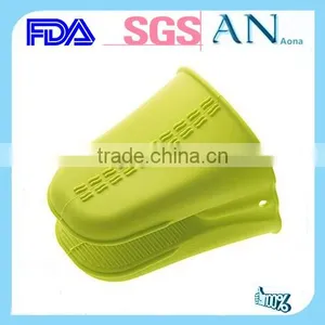 Various Styles Kitchen Silicone Insulated Gloves thumbnail-1