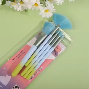 Portable 5-Piece Soft Bristled Makeup Brush Set New Fan-Shaped Eye Shadow Blush Concealer Face Brush for Convenient Application thumbnail-2