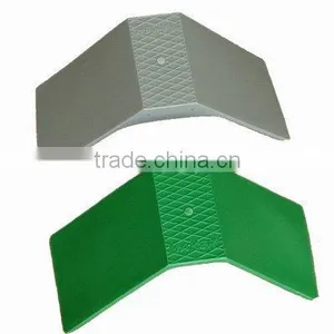 Sturdy and Durable Pigeon Perch thumbnail-1