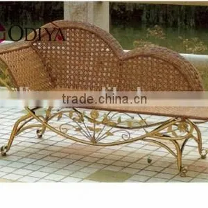 Antique Elegant European French Style Rattan Chaise Lounge thumbnail-1