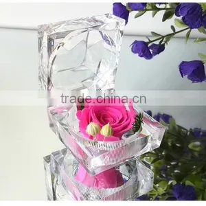 China Natural Real Touch Wholesale Preserved Roses Flower In Acrylic Ring Glass Boxes thumbnail-3
