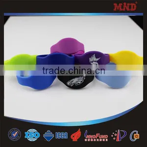 MDW409 Custom LF/HF/UHF RFID Silicone Waterproof Wristbands in China thumbnail-3